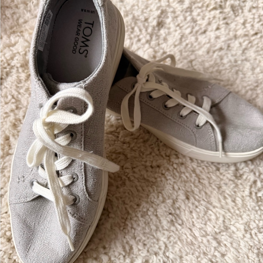 TOMS Women's Light Gray Lace-Up Sneakers